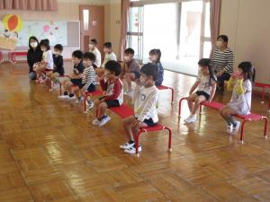 お話を聞いている