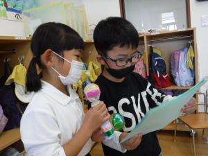 誕生会の練習をしています