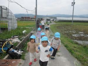 2歳児　散歩