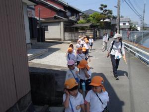 歩く