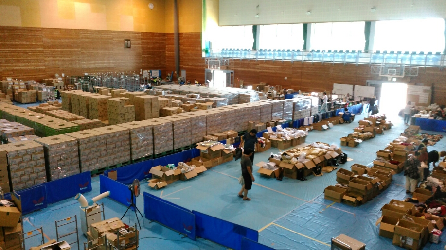 【職員派遣第3班】奈良市職員が支援活動に従事する真備総合体育館(支援物資の集積拠点)の画像