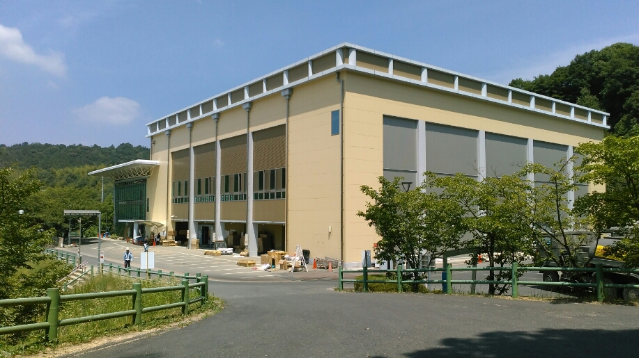 【職員派遣第3班】奈良市職員が支援活動に従事する真備総合体育館(支援物資の集積拠点)の外観の画像