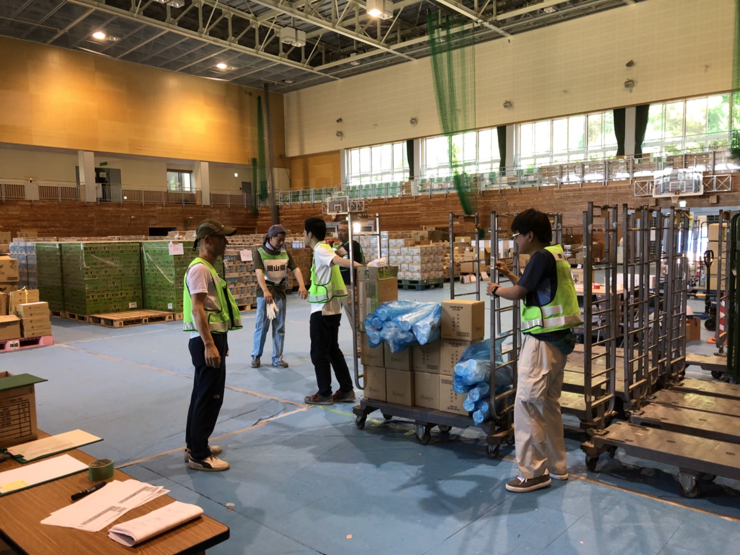 【職員派遣第4班】支援物資の集積拠点で避難所への物資の配送業務を行っています。の画像