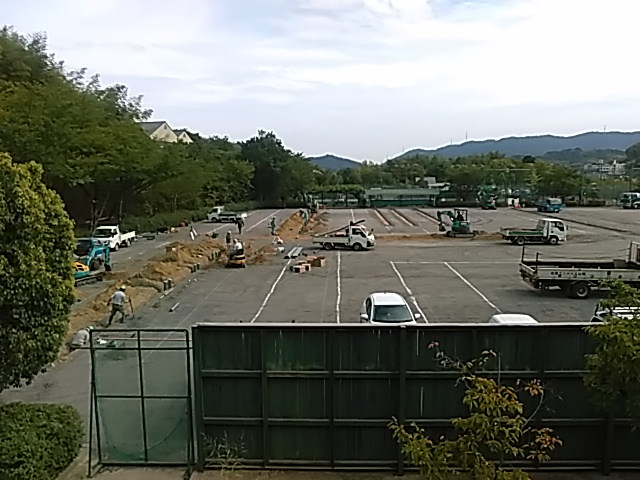 【職員派遣第7班】現地の様子。真備総合公園内に仮設住宅の建設が始まりましたの画像