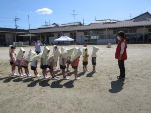 女性防災の方に挨拶をしているところ
