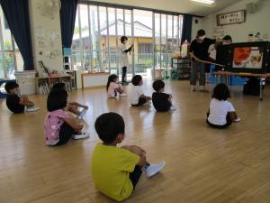 女性防災の方に紙芝居を読んでもらいました