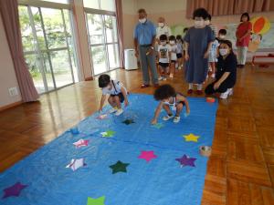 星を探している子ども達