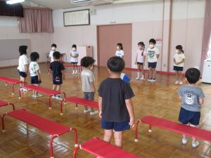 みんなで歌をうたっているところ