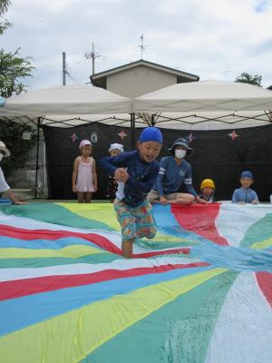 みずぐものじゅつ走っている