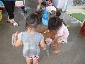 2歳児水遊び