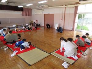最後のお礼をしている