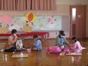 黙々と作業をしている