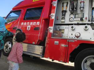 0歳　消防車