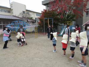 引き渡し訓練をしているところ
