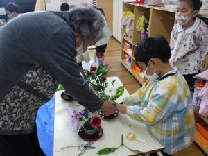 花を生けています。
