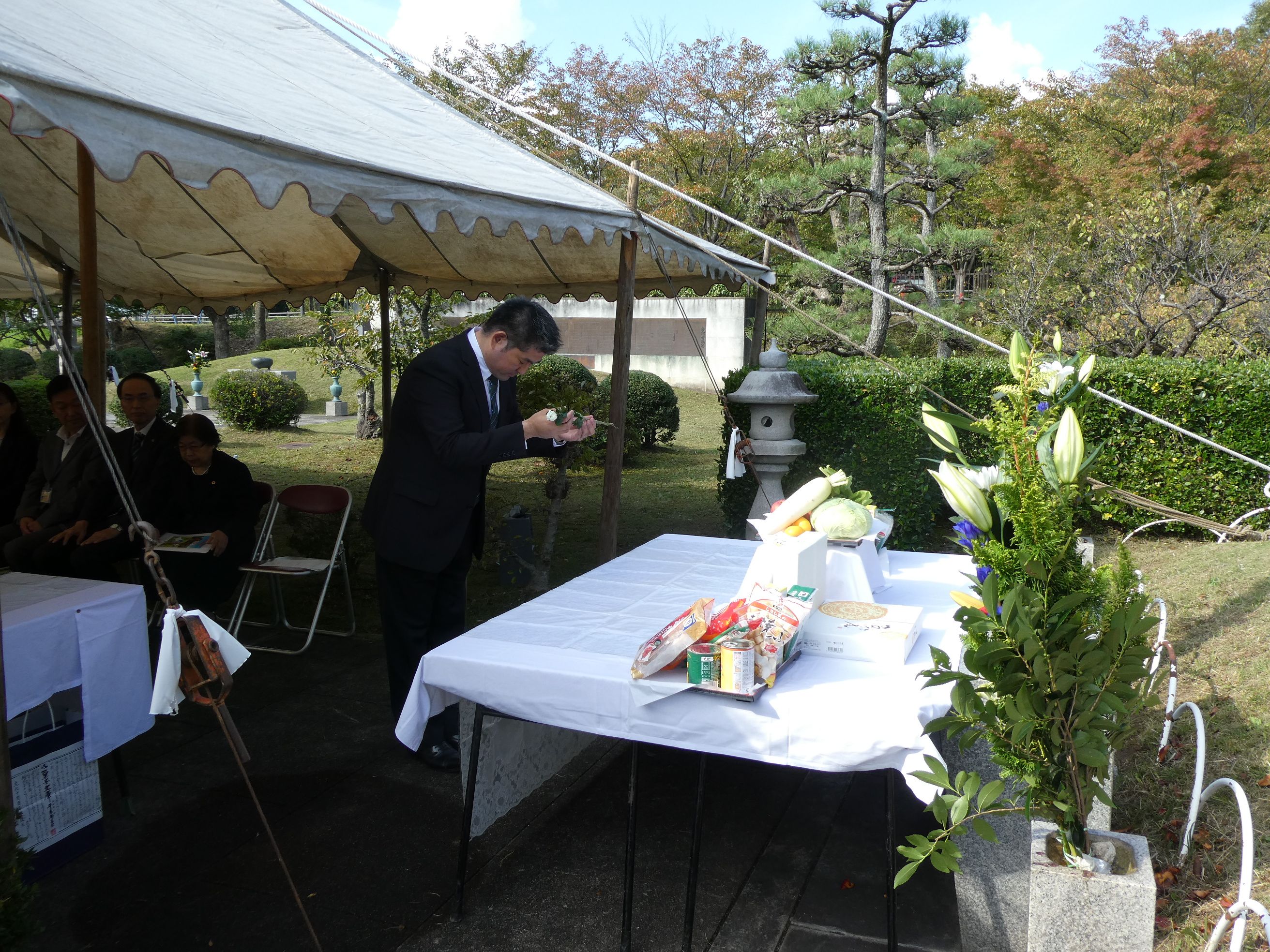 敵・味方供養碑追悼式の画像