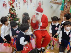 3歳児　プレゼントをもらいました