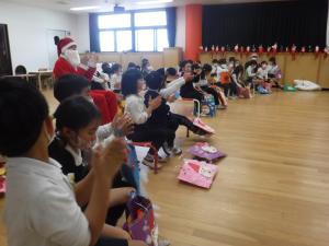 5歳児　クリスマス演奏会を楽しんでいます