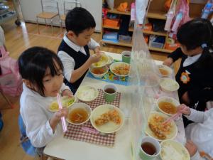 白菜を食べています