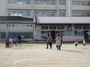 親対子どもでドッチボール