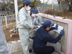 看板取り付け作業