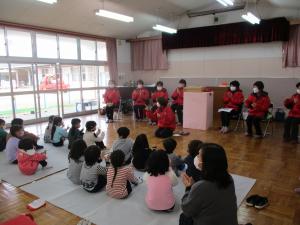 女性防災クラブの方がお話してくれている