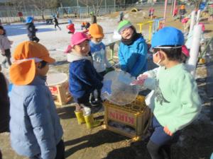 分厚い氷ができたよ