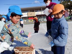 大きな氷ができたよ