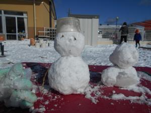 子ども達がつくった雪だるま