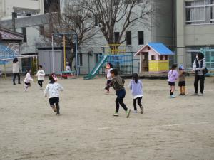 逃げる4歳児の鬼