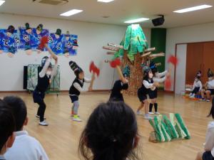 4歳児うみ組　おはなし遊びをしています