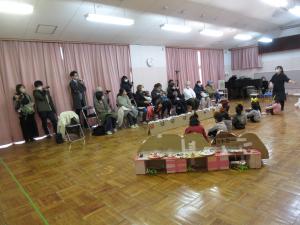 お家の方に感想を聞いている