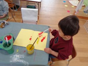 2歳　絵の具