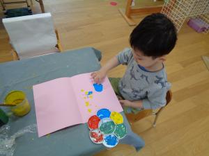 2歳　絵の具