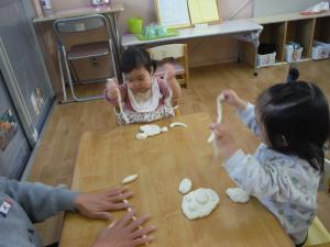 0歳児　小麦粉粘土