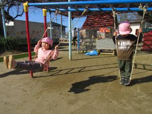 3歳児　園庭遊び