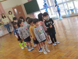 お話を聞いているりす組さん