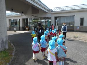 3歳児が交流センターに到着しました