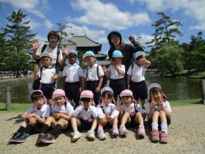 全園児　鏡池での集合写真