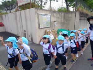 ３歳歩いているところ