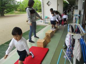 雨の日のあそびコースづくり