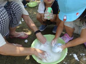 3歳泡遊び続き