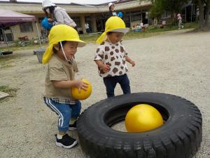 ボールでポンとなげる