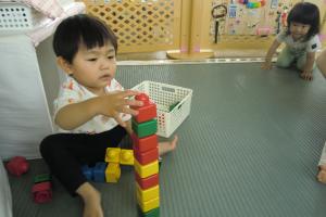 1歳児ブロック遊び