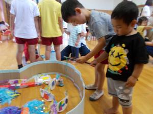 2歳児　魚釣り