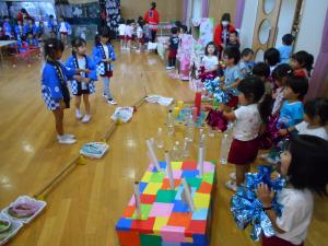 3歳児の輪投げのお店の様子