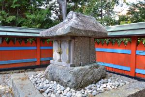 八柱神社本殿(石造の本殿)