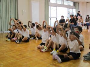 ヤクルト出前教室で○×クイズ