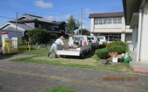 地域の方による園庭草刈り