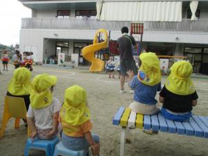 3歳児のダンスを見ています